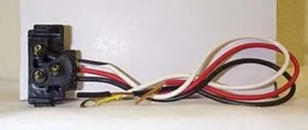 Standard Male 3-Wire Light Plug – Replacement LED & Vehicle Wiring Pigtail